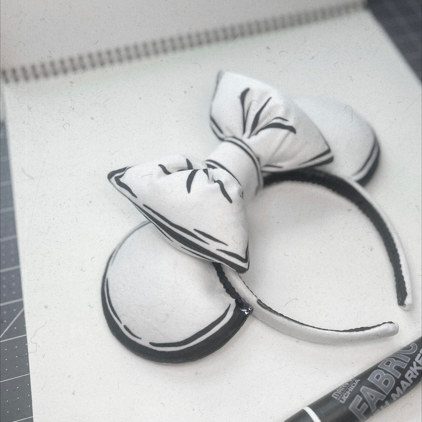 Black and White Toon Ears